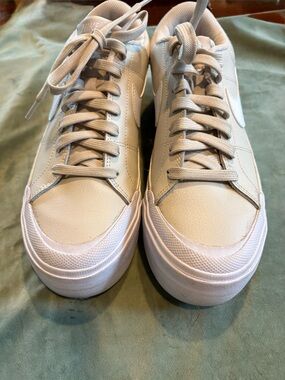 Nike Women’s Court Legacy Lift
Light Orewood Brown